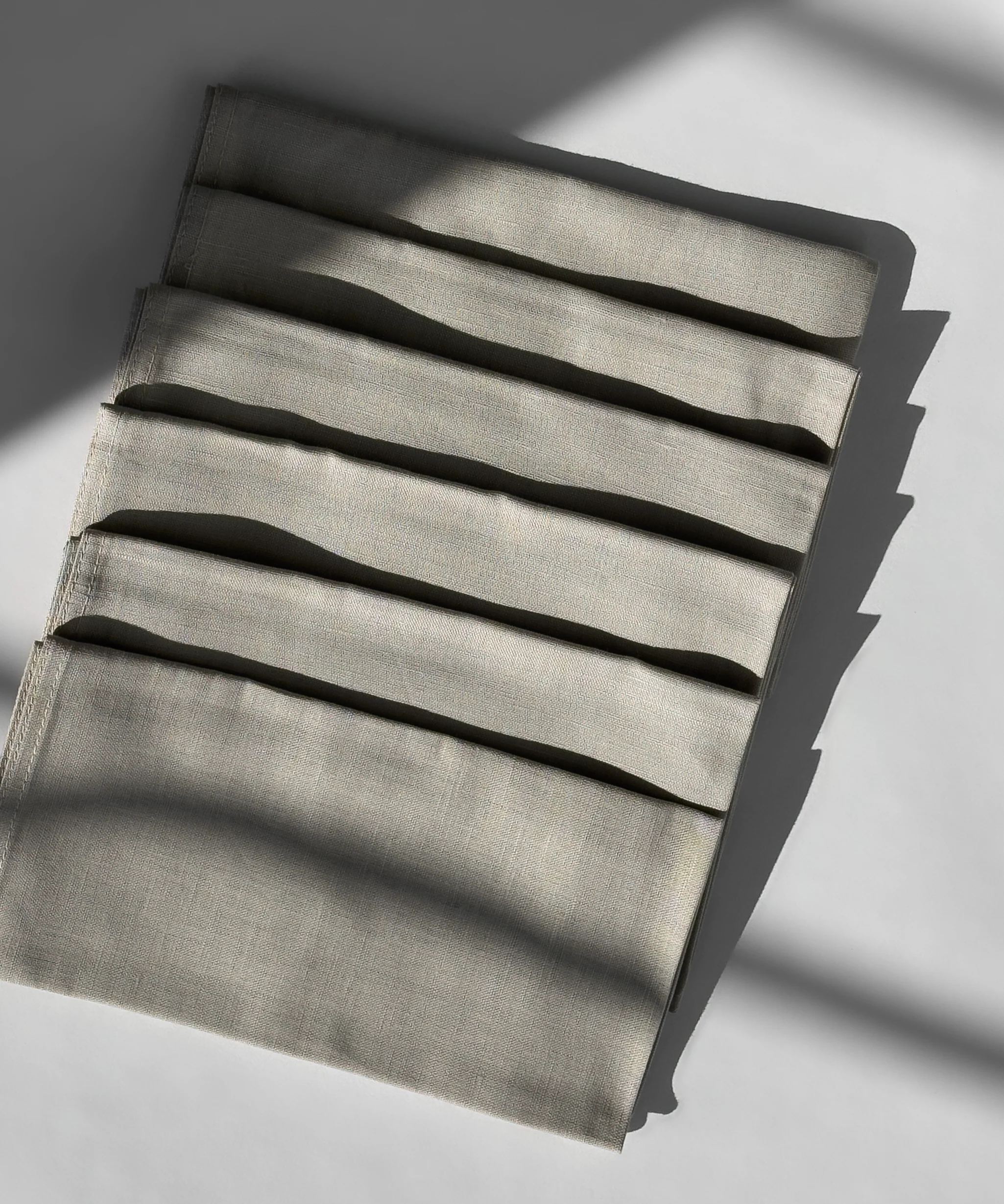 Beige Servietten mit Serviettenring 6er Set | Kyla & Rina - Image 3