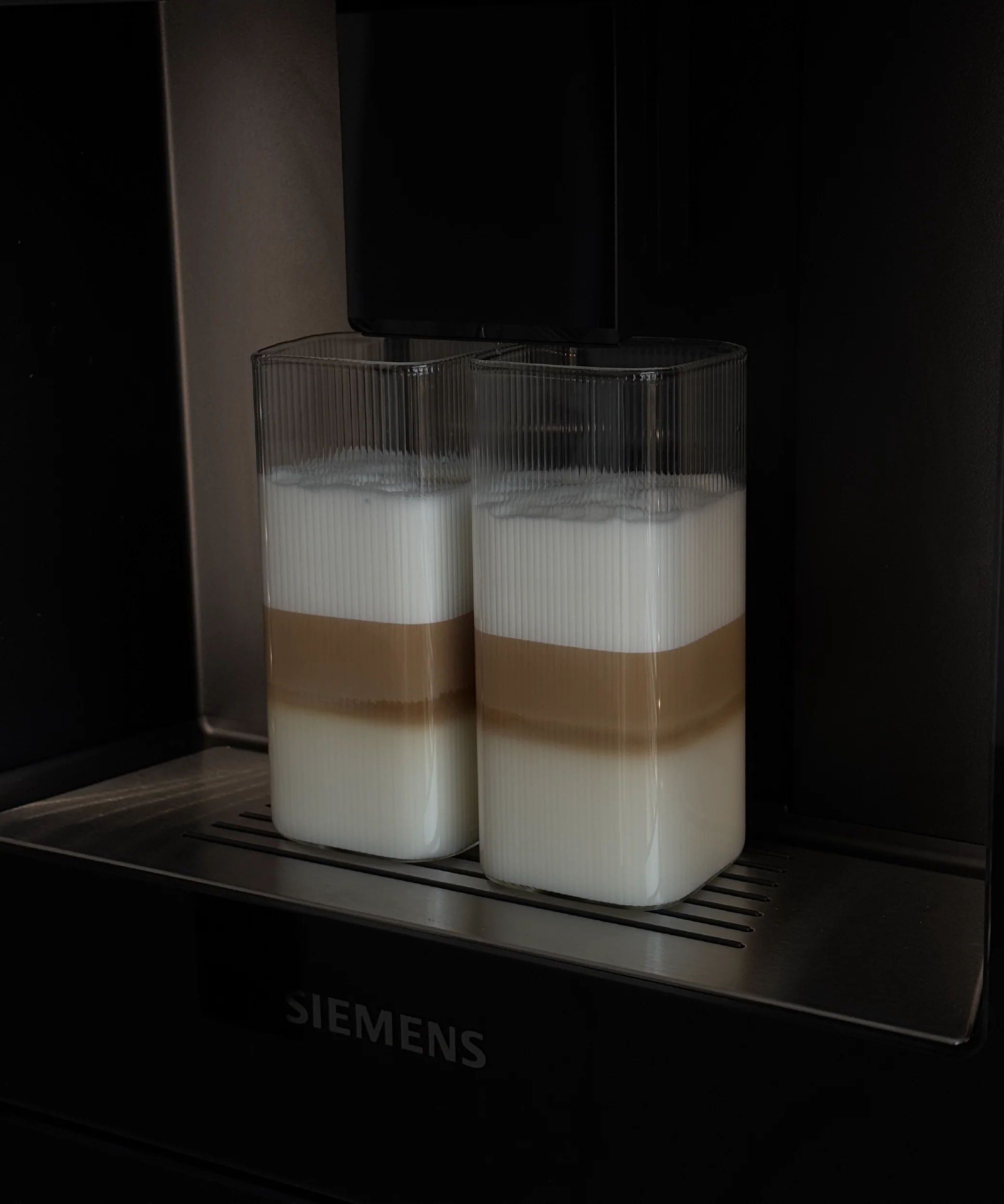 Geriffeltes Glas im eckigen Design | Kuba - Image 2