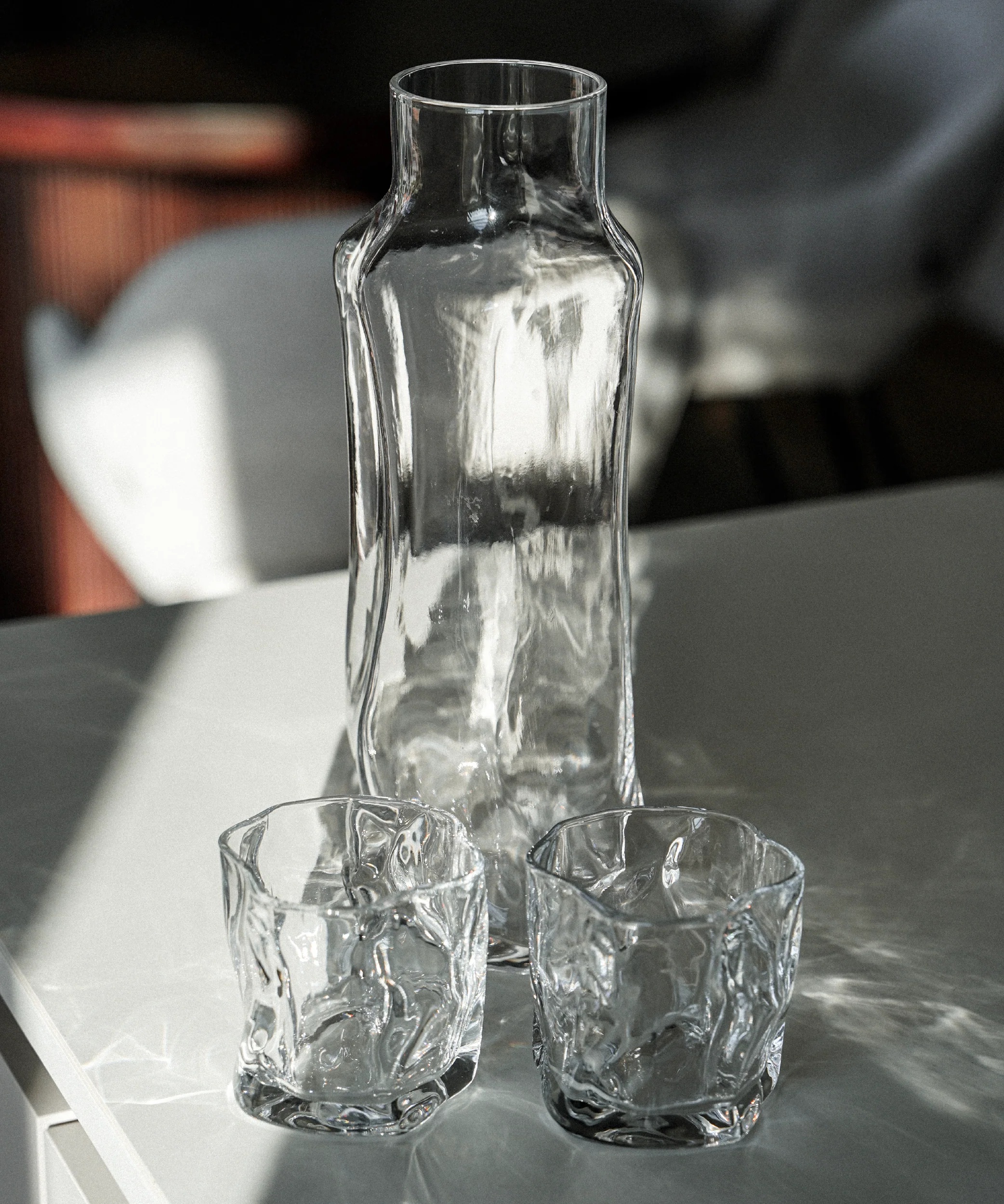 Kleines organisches Glas mit Karaffe | Alaska - Image 2