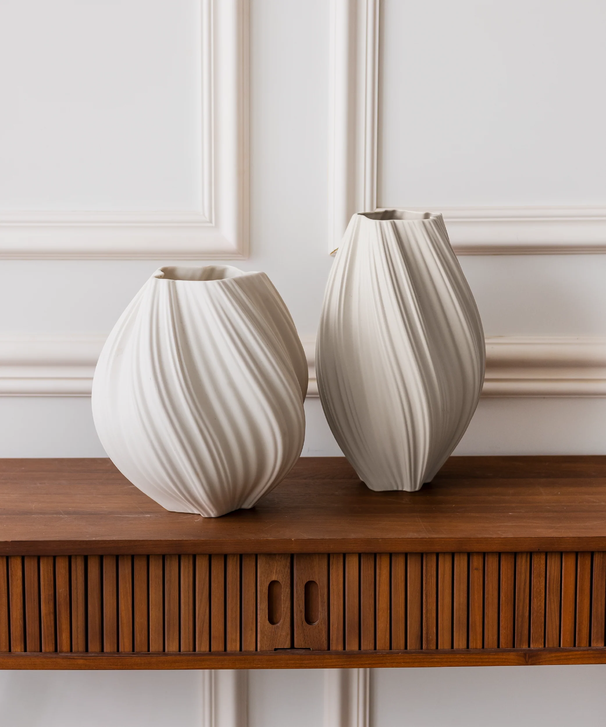 Längliche Keramik Vase Weiß | Flora - Image 4
