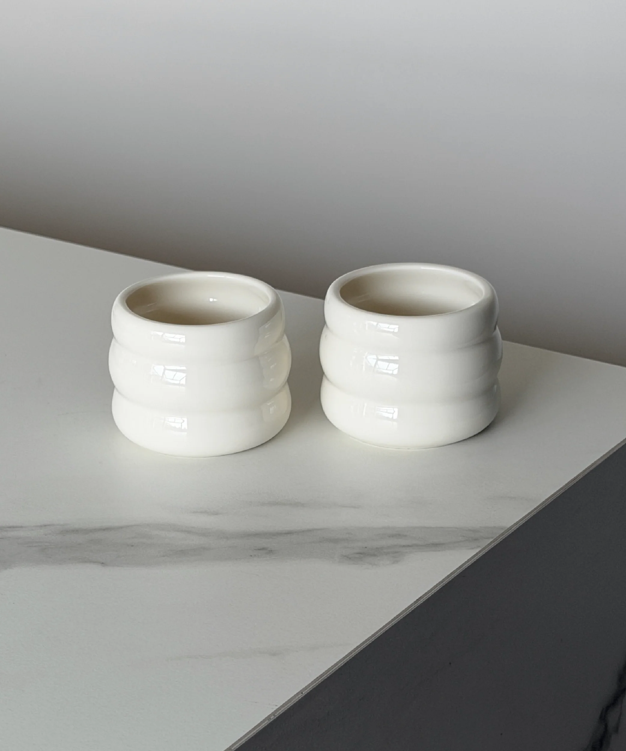 Keramik Becher im Wellen-Design | Akio - Image 4