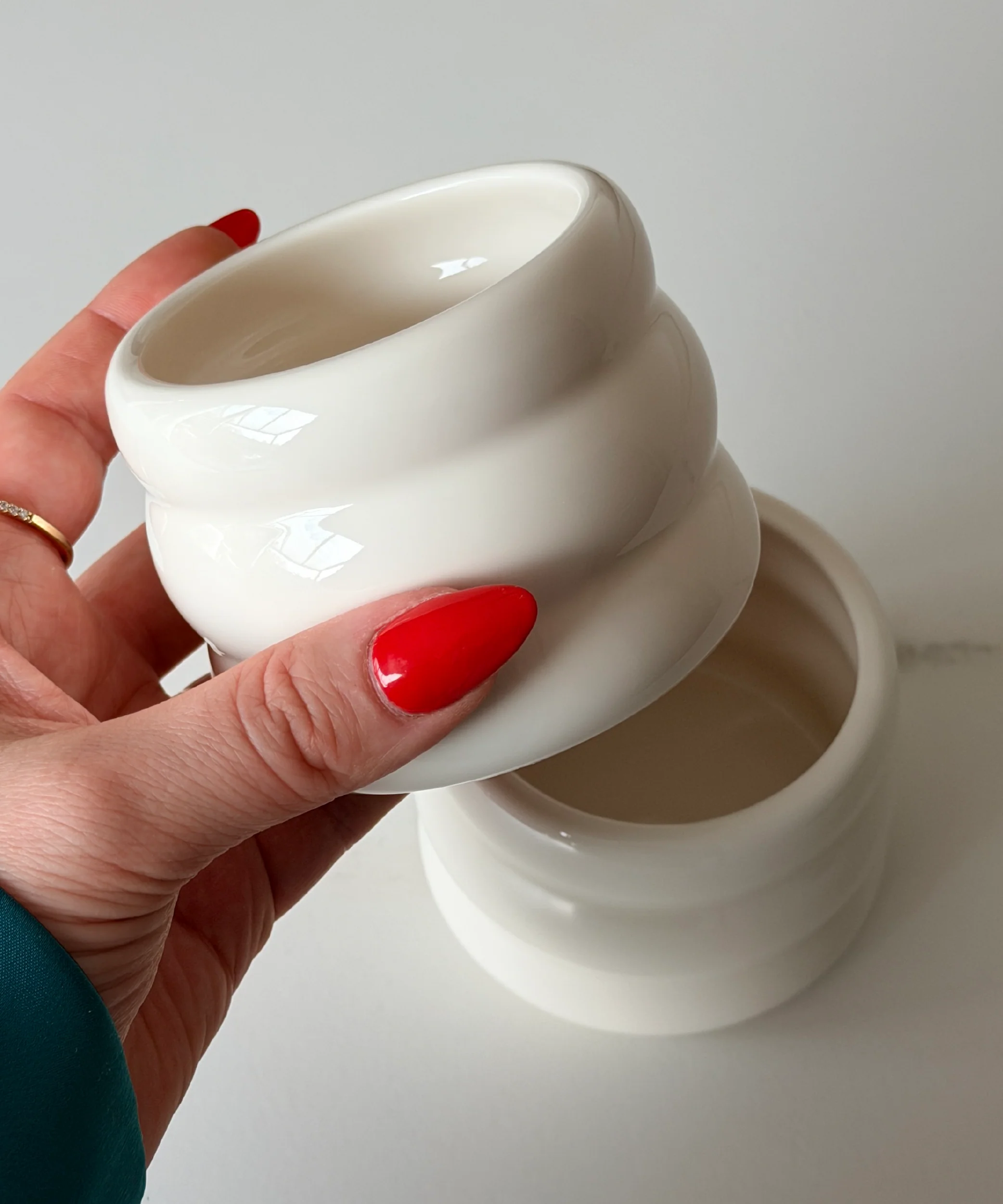 Keramik Becher im Wellen-Design | Akio - Image 6