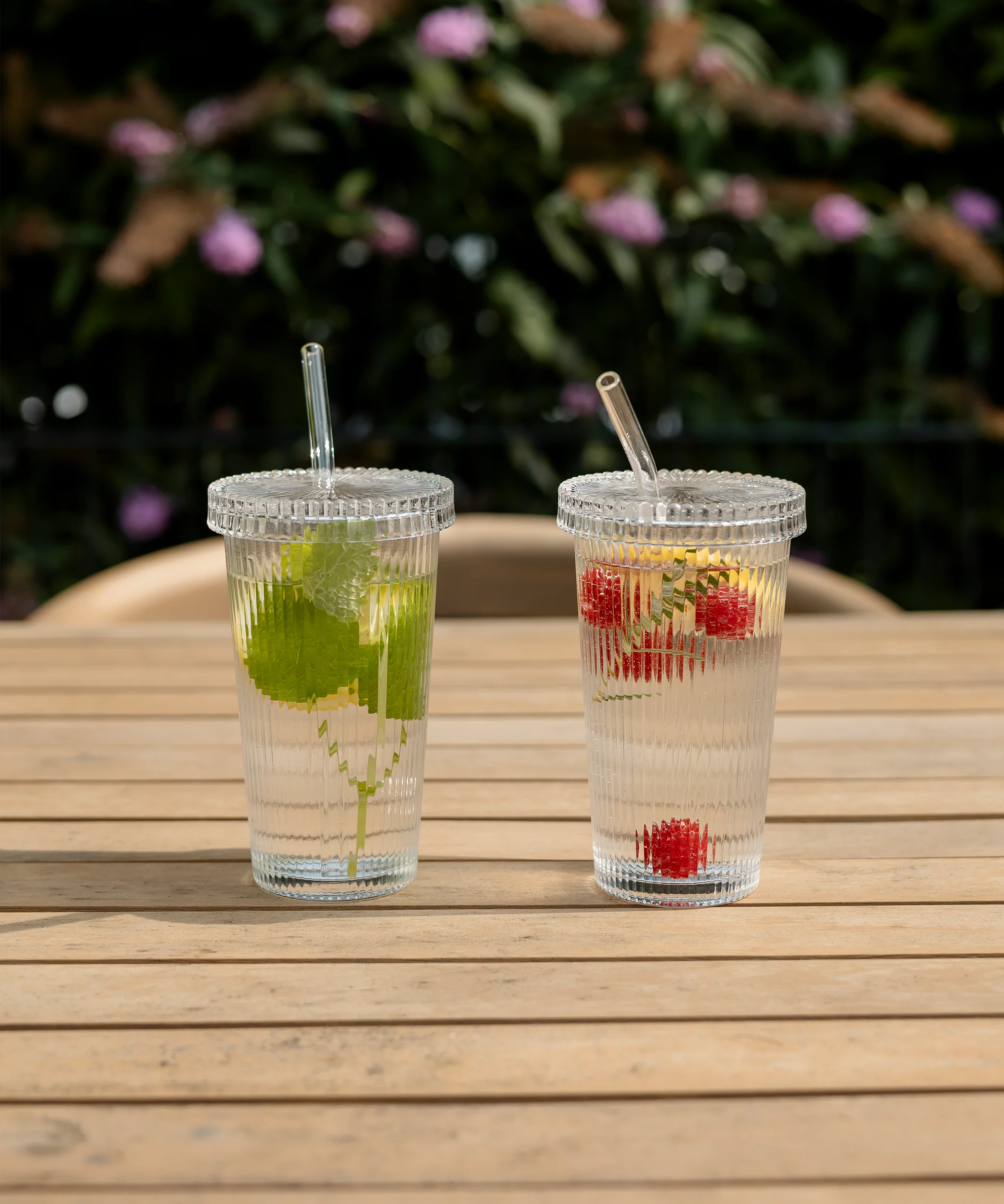 Geriffeltes Glas mit Glasdeckel & Glasstrohhalm | Paris - Image 16