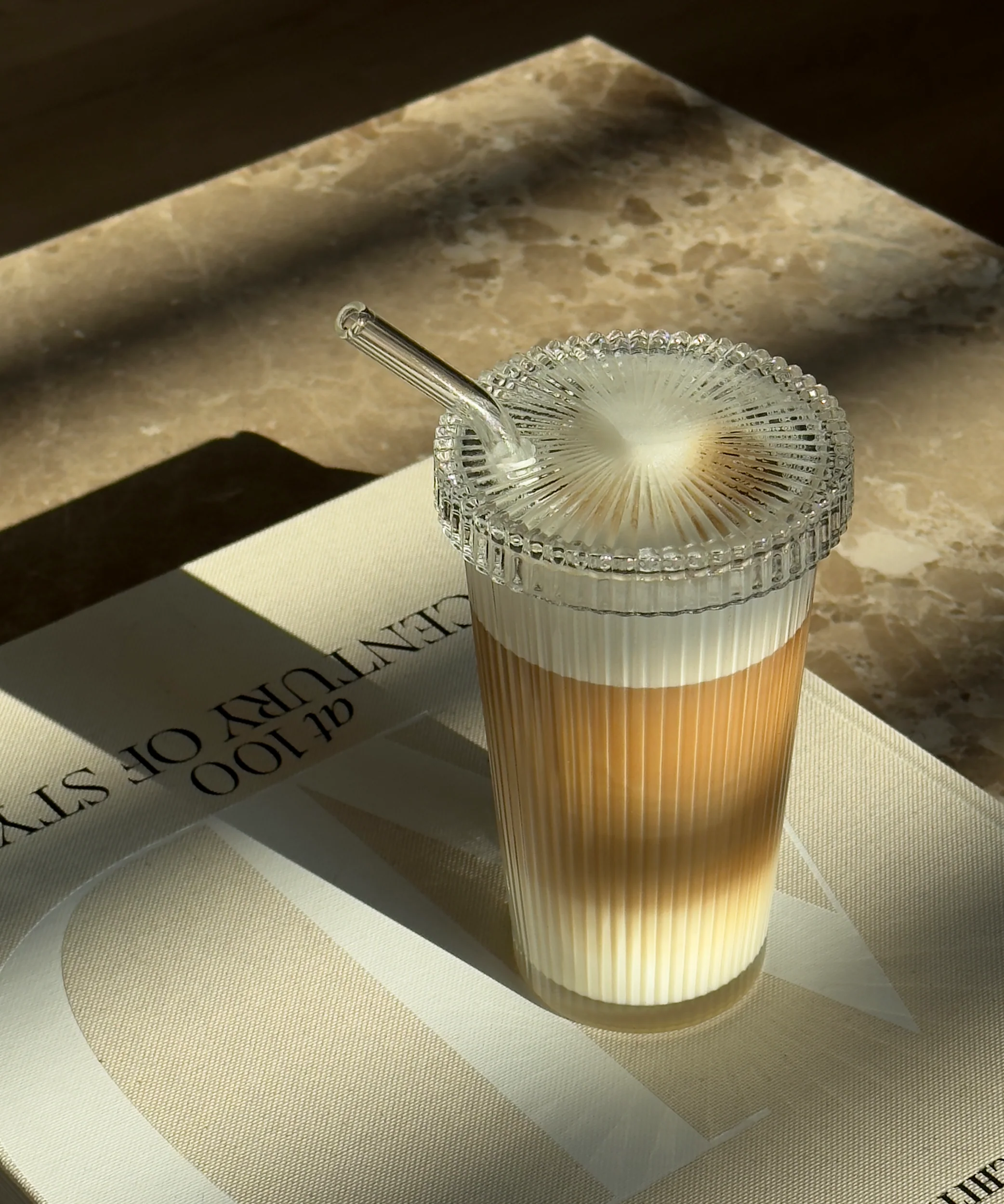 Geriffeltes Glas mit Glasdeckel & Glasstrohhalm | Paris - Image 5