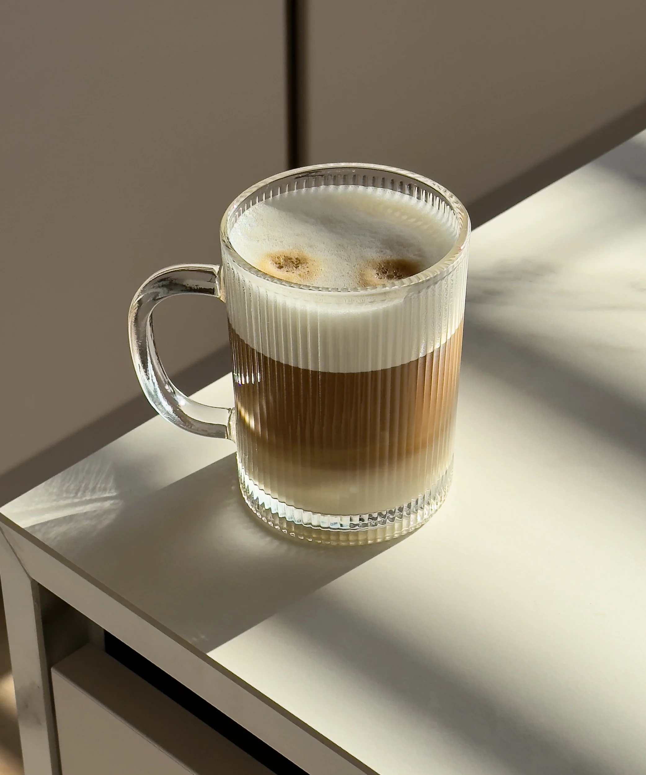 Geriffelte Glastasse (300ml) | Paris - Image 10
