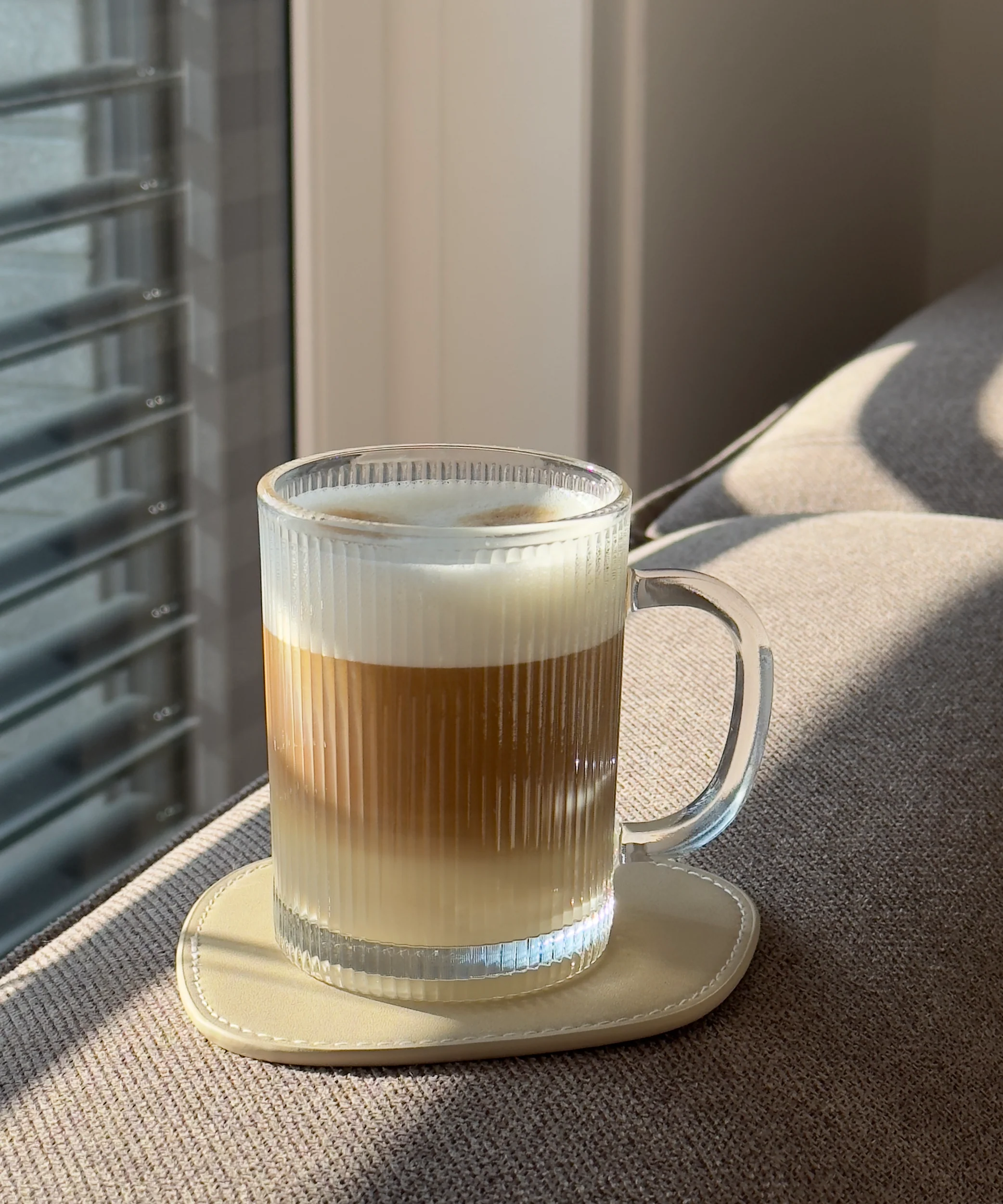 Geriffelte Glastasse (300ml) | Paris - Image 12