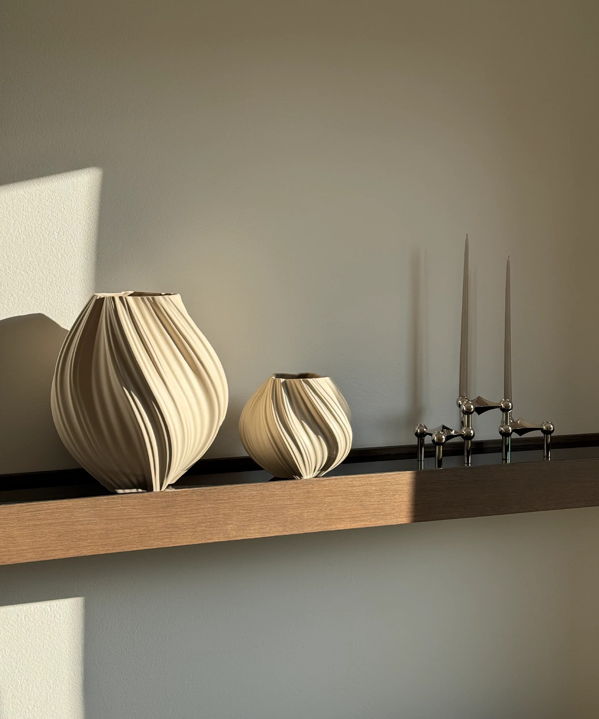 Kleine Keramik Vase in Beige | Flora - Image 3