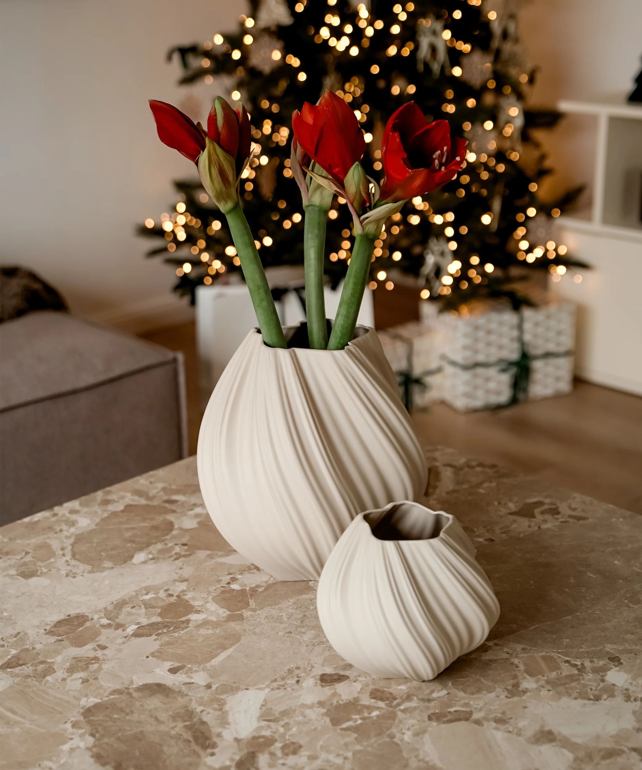 Set aus großer und kleiner Keramik Vase in Beige | Flora - Image 7