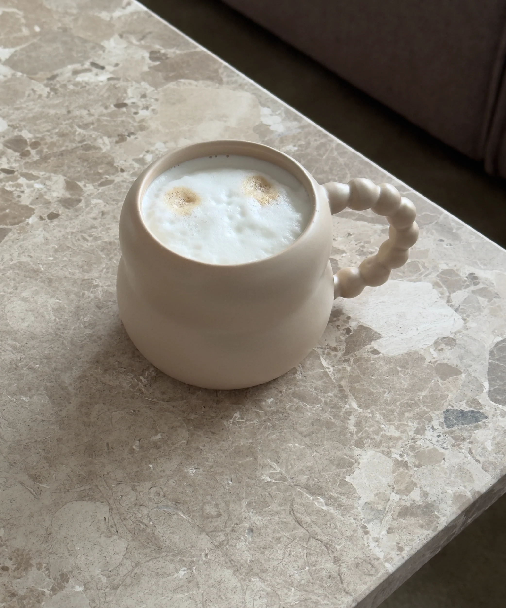 Keramiktasse Perlenhenkel Beige | Chloé - Image 6
