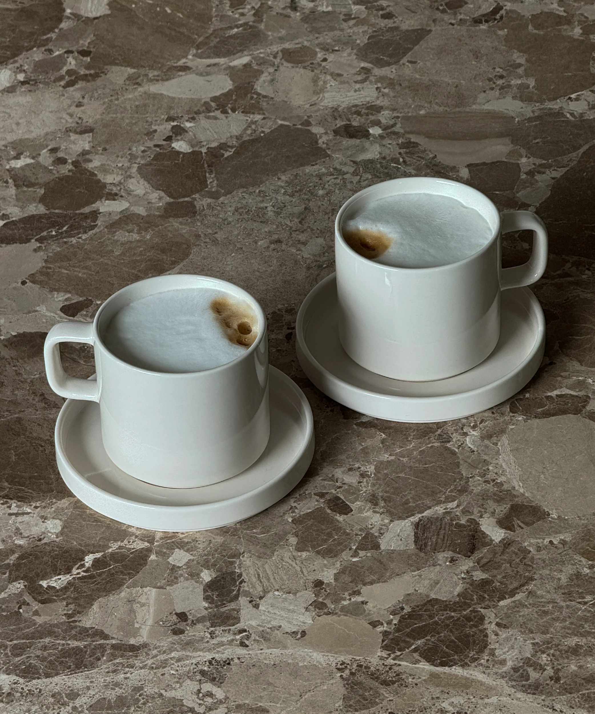 Tasse mit Untertasse in Cremeweiß glänzend | Nia - Image 7