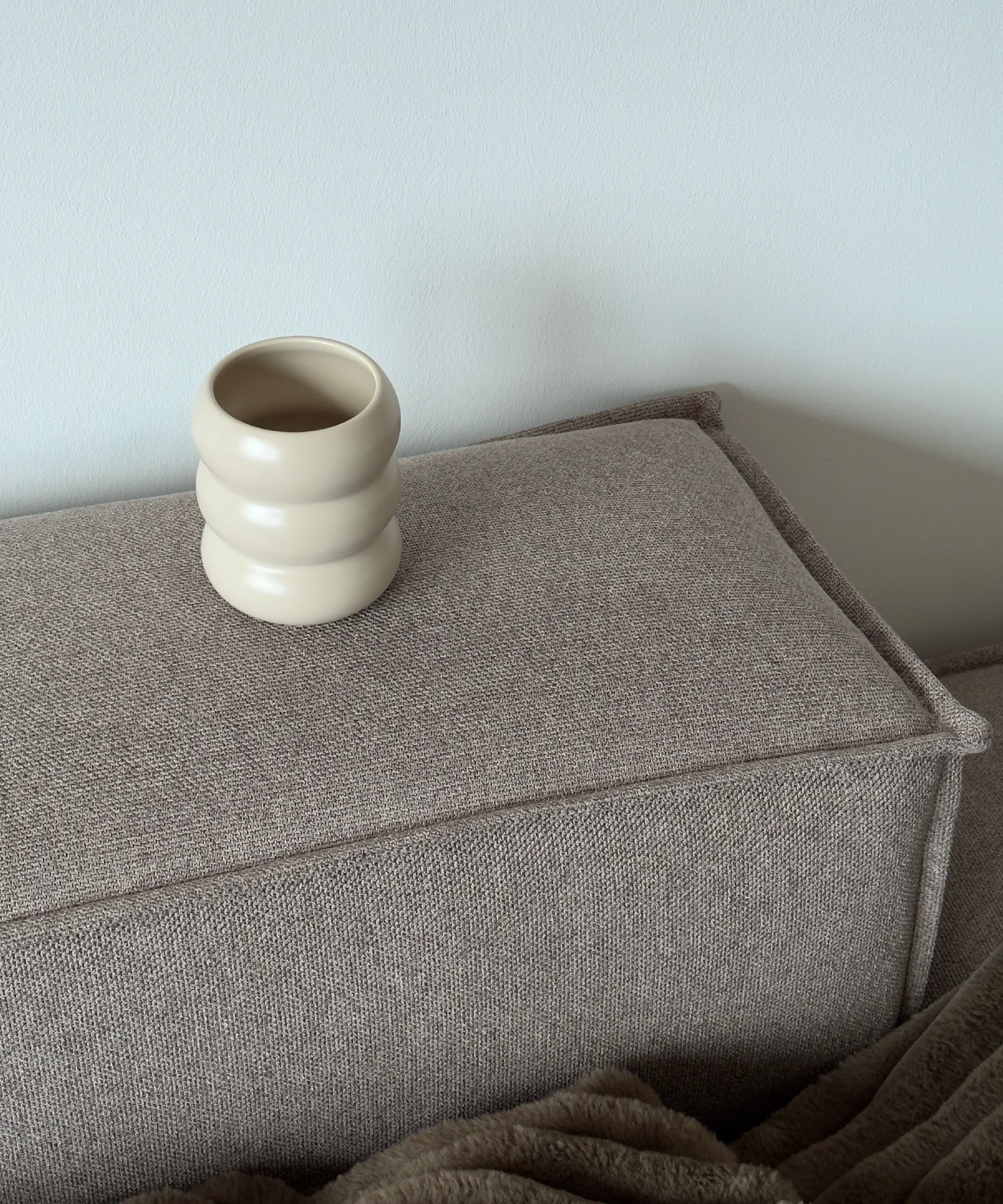 Wellenförmiger Keramik Becher Beige | Mya - Image 11