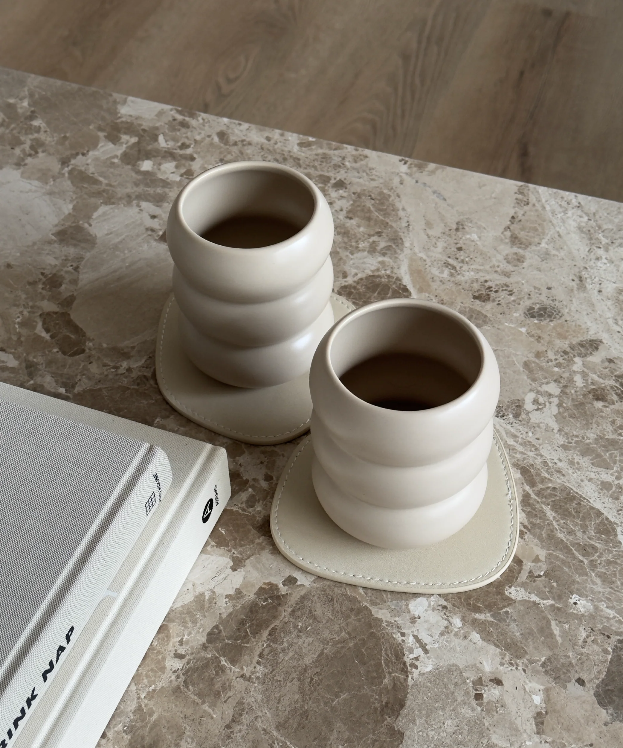 Wellenförmiger Keramik Becher Beige | Mya - Image 5