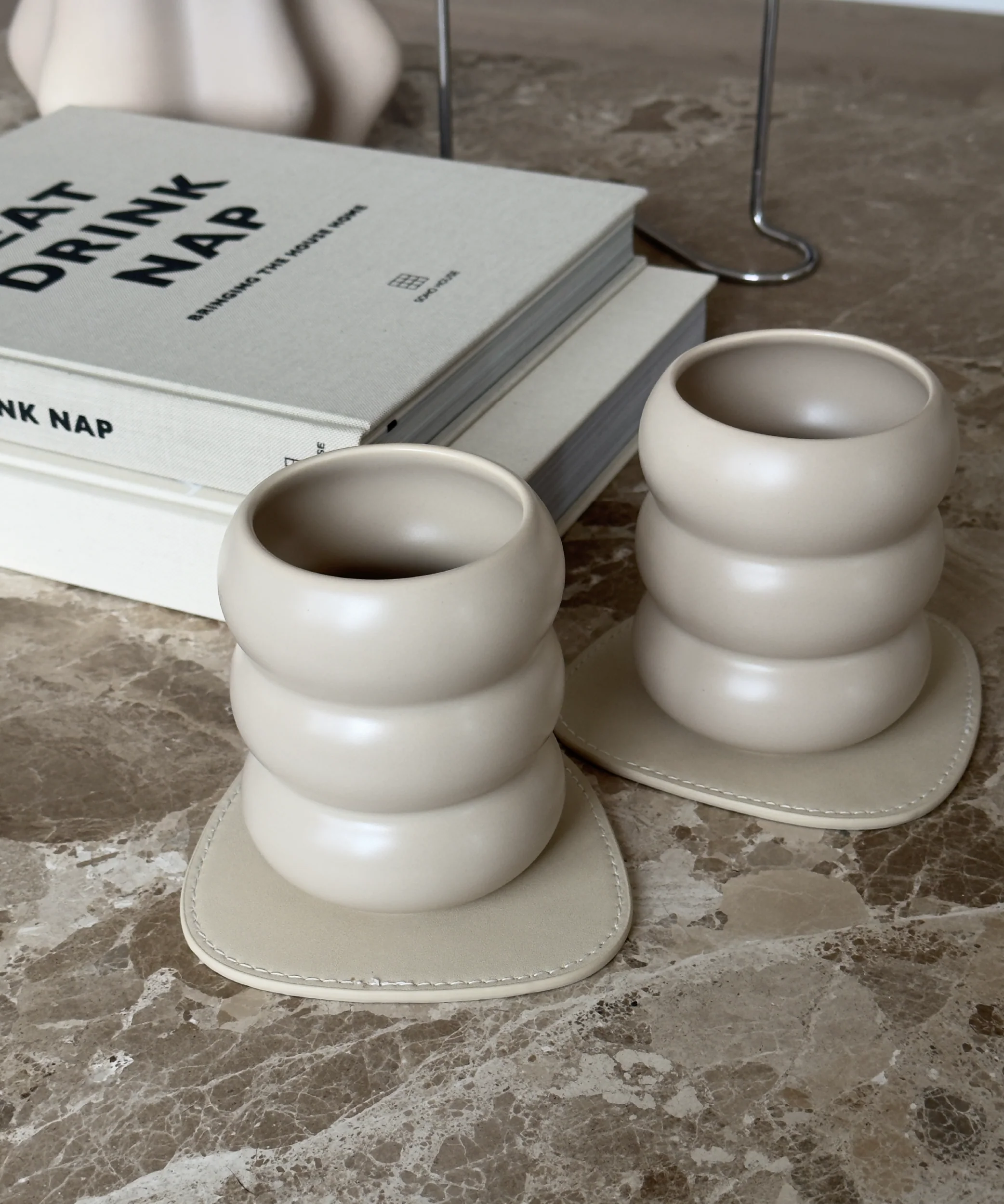Wellenförmiger Keramik Becher Beige | Mya - Image 7