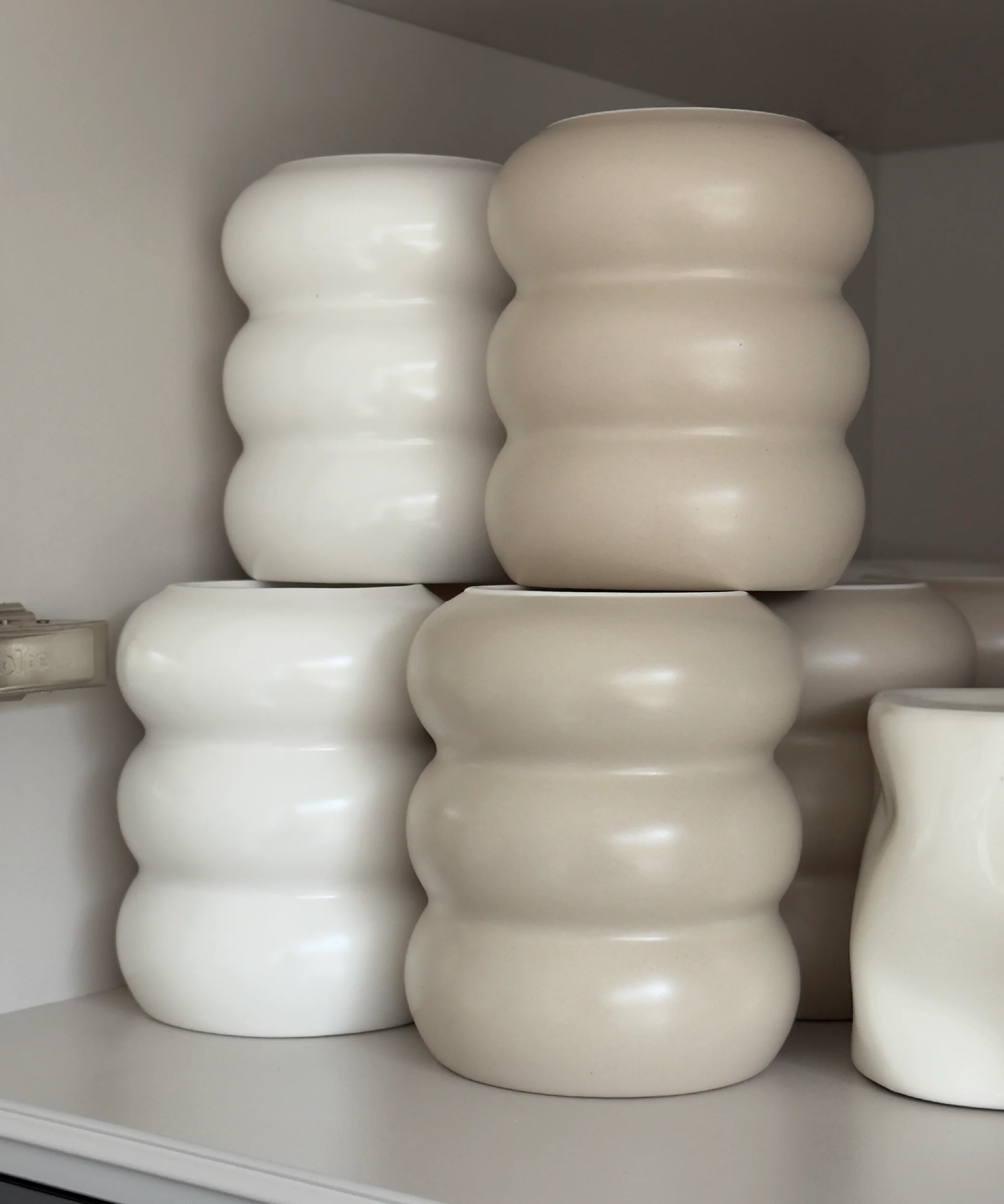 Wellenförmiger Keramik Becher Beige | Mya - Image 8