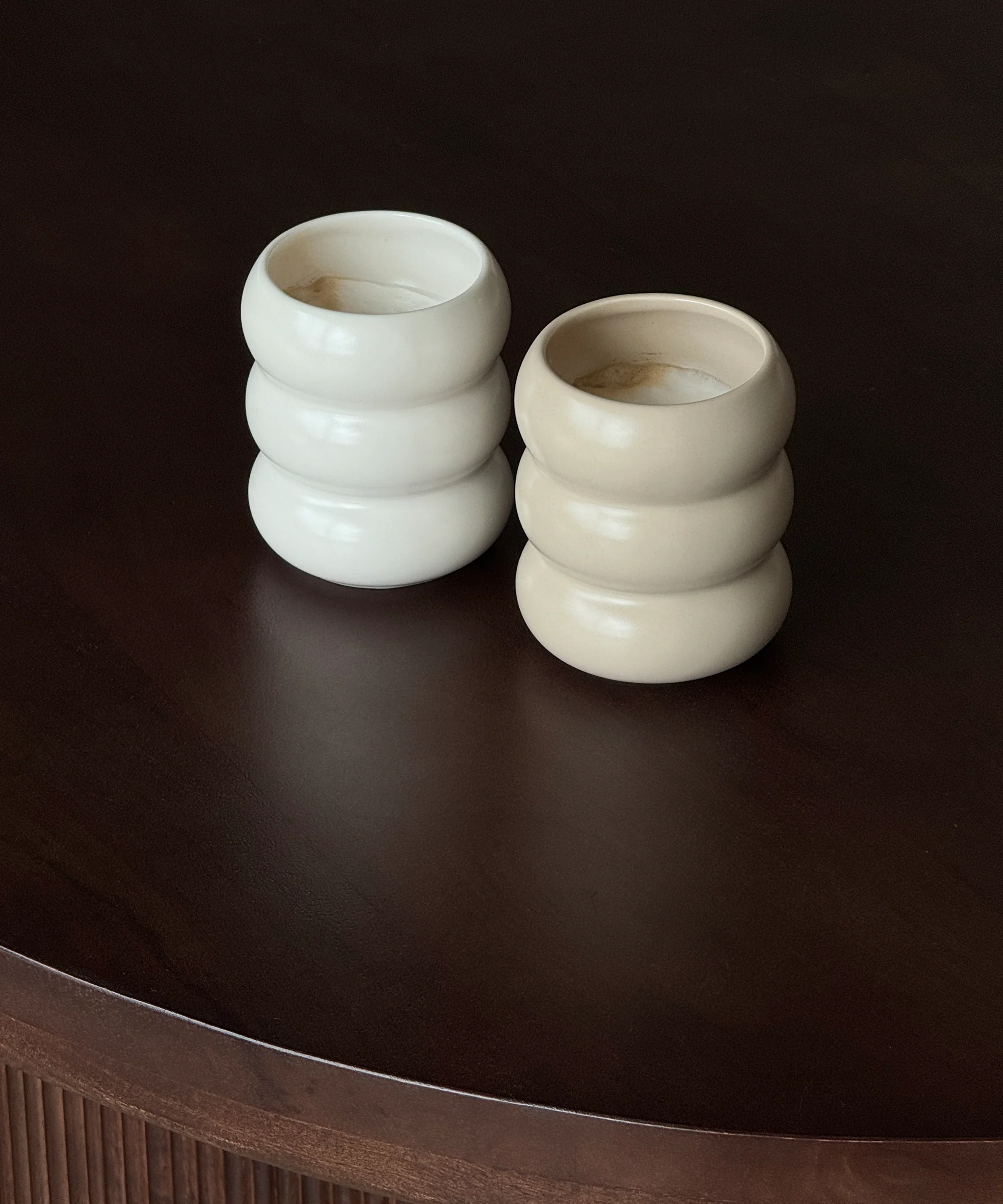 Wellenförmiger Keramik Becher Beige | Mya - Image 6
